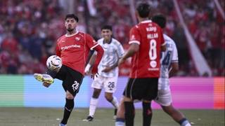 Jugadores de Independiente celebran el gol frente a Racing en el estadio Libertadores de América.