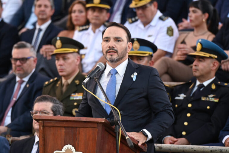 Juan Pablo Valdés, gobernador de Corrientes, durante una entrevista.