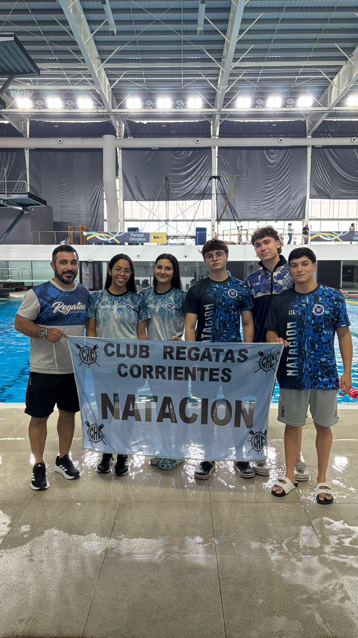 Nadadores del Club de Regatas Corrientes en el Campeonato de la República de Juveniles