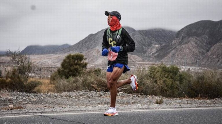 Juan José Toledo, maratonista correntino, entrenando para la Maratón de Boston.