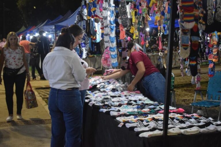 Feria gastronómica y de floricultura en el predio de La Unidad, Corrientes