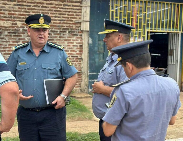 Reunión de productores rurales con autoridades de seguridad en la Sociedad Rural de La Cruz, Corrientes.