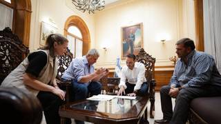 Gobernador Juan Pablo Valdés en reunión de trabajo con intendentes de Corrientes