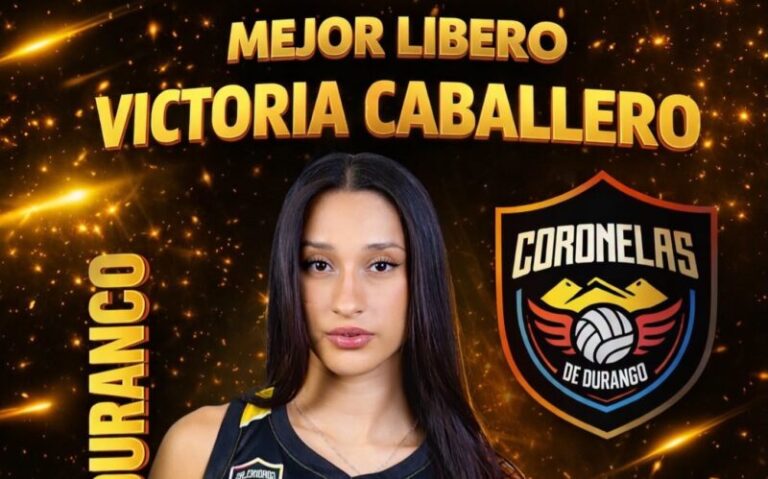 Victoria Caballero, jugadora de voleibol correntina, celebrando el título de campeona en México.
