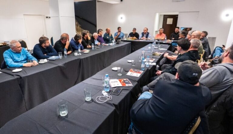 Reunión de la mesa directiva de la Asociación de Clubes con Eduardo Tassano