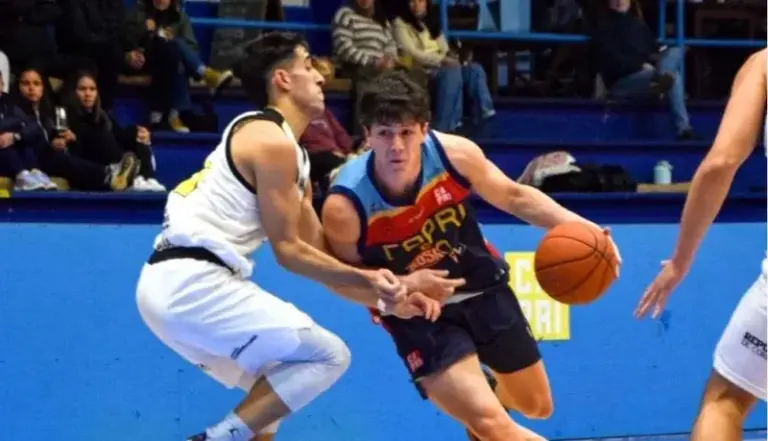 Partido de básquetbol entre CAPRI y San Lorenzo de Monte Caseros en Posadas