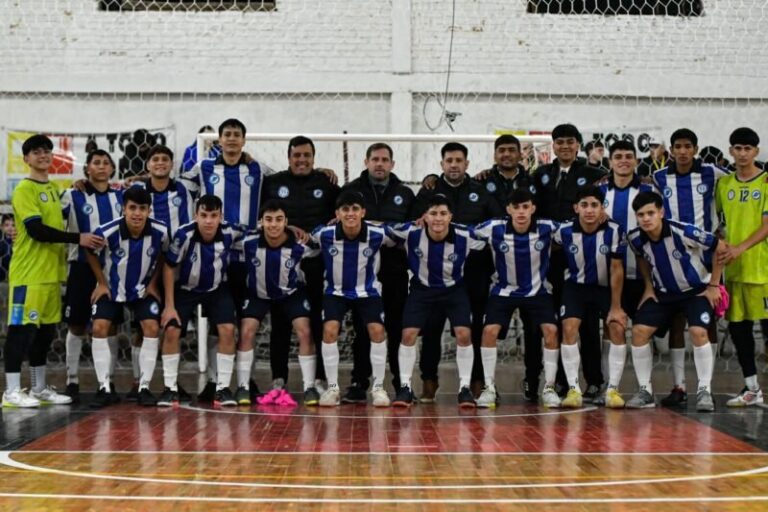 Partido de futsal entre Corrientes Interior y Mendoza en el estadio de Foot Ball de Esquina