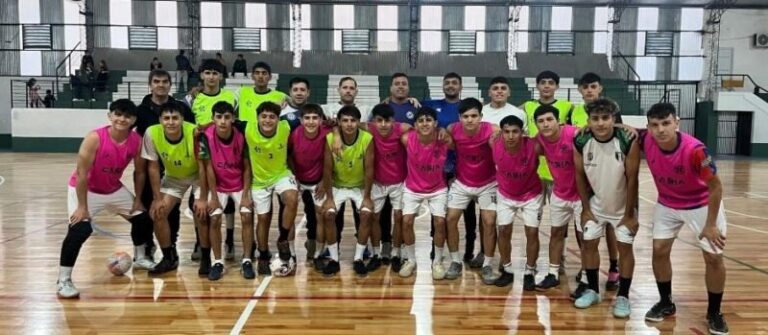 Partido de futsal en el estadio de Esquina Foot Ball Club durante el Argentino C20