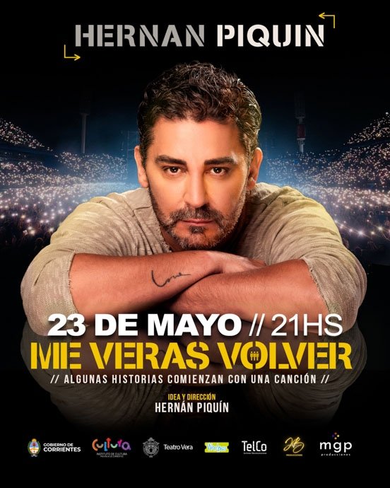 Hernán Piquín en escena durante el espectáculo Me verás volver