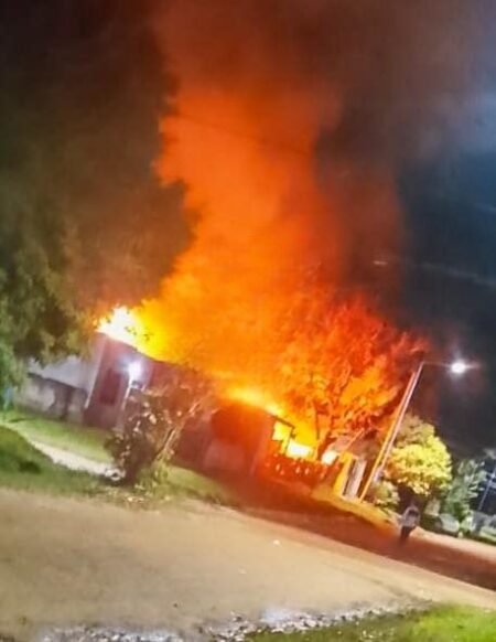 Incendio de vivienda en barrio Itatí de Mercedes