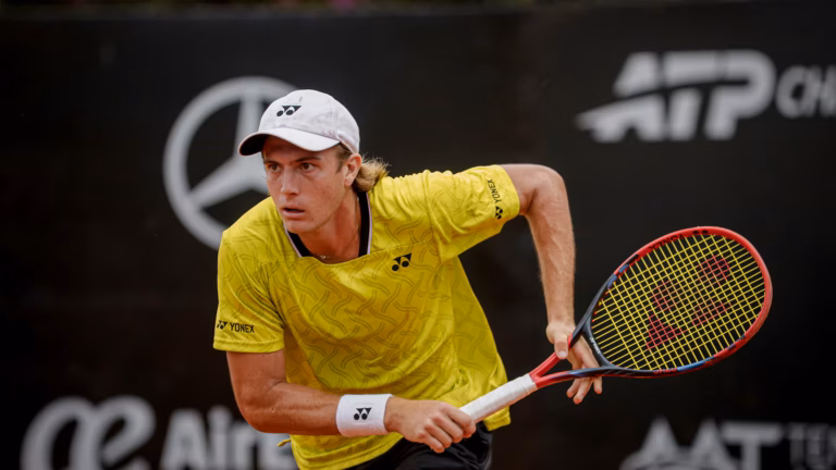 Lautaro Midón jugando en el Challenger de Oeiras