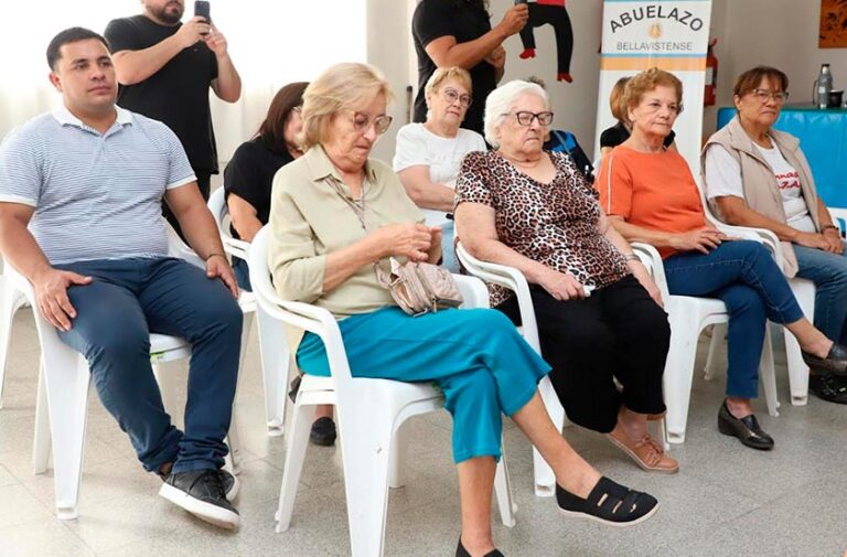 Presentación del programa ActivaMente en el Centro de Jubilados Provinciales de Bella Vista