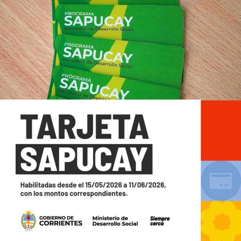 Persona usando tarjeta Sapucay en un comercio de Corrientes