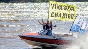 Lanchas en la largada de la Fiesta Nacional del Surubí en Corrientes