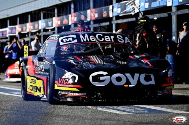 Iñaki Arrías con su Ford Falcon durante la clasificación del TC Pista Mouras en La Plata
