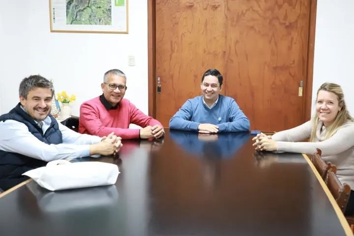 Mesa de trabajo entre autoridades municipales de Virasoro y directivos de la Universidad del Salvador