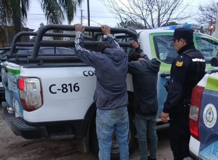 Policías en operativo en barrio San Gerónimo de Corrientes