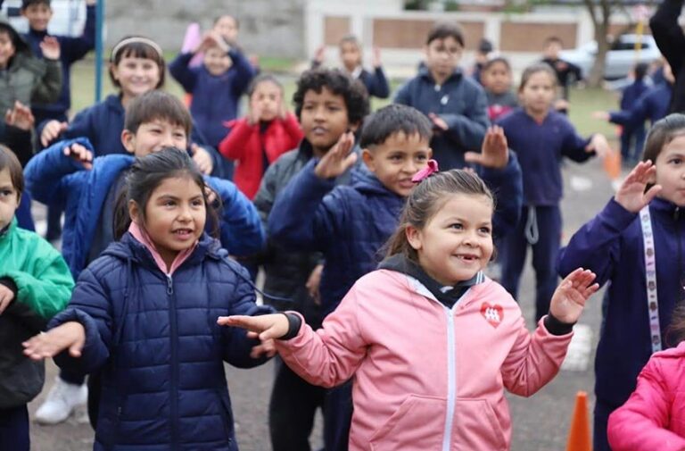 Alumnos de escuelas primarias participan en actividades de seguridad vial en el Parque Temático de Bella Vista