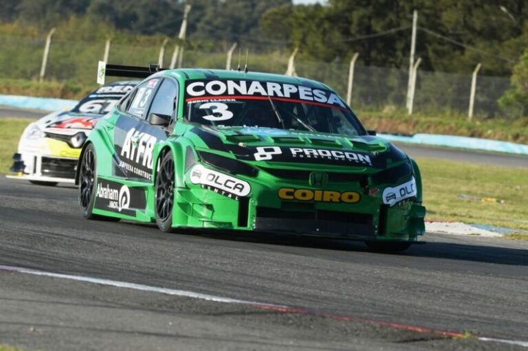 Bernardo Llaver en el autódromo de Rosario durante la 6ª fecha del TC 2000