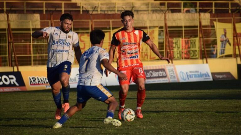 Jugadores de Boca Unidos en partido del Federal A