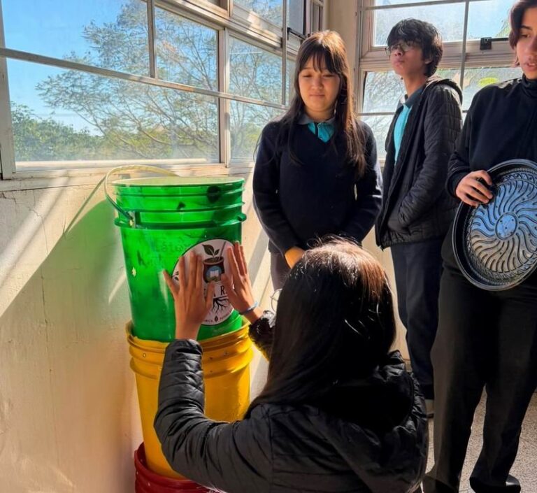 Estudiantes del Colegio Cautivas Correntinas en Feria de Ciencias