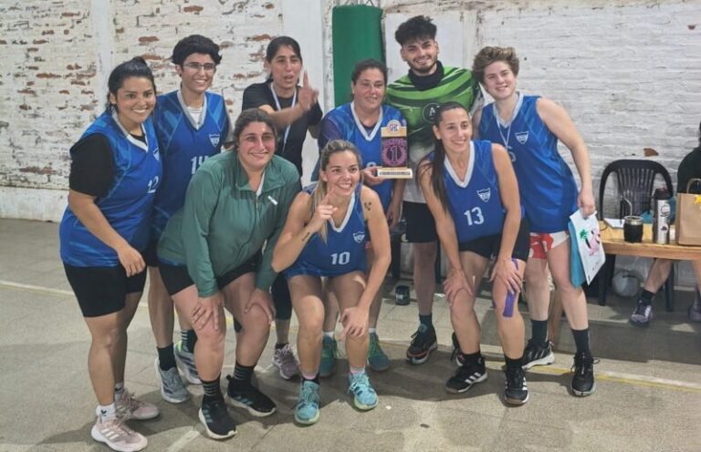 Partido de handball durante la Goya Handball Cup en la cancha de Juventud Norteña
