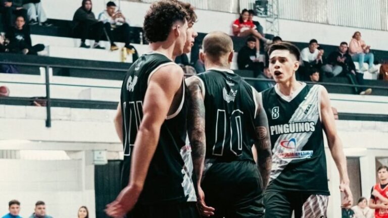 Partido de básquetbol del Torneo Pretemporada en Corrientes