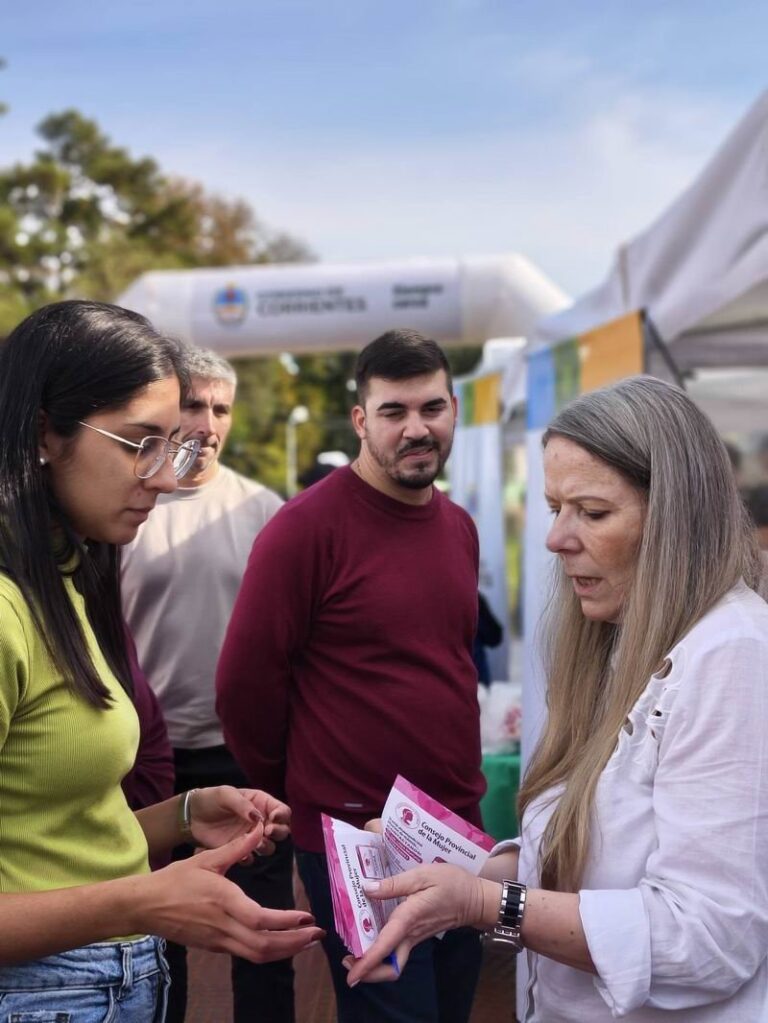 Operativo integral del Gobierno provincial en la plaza San Martín de San Carlos