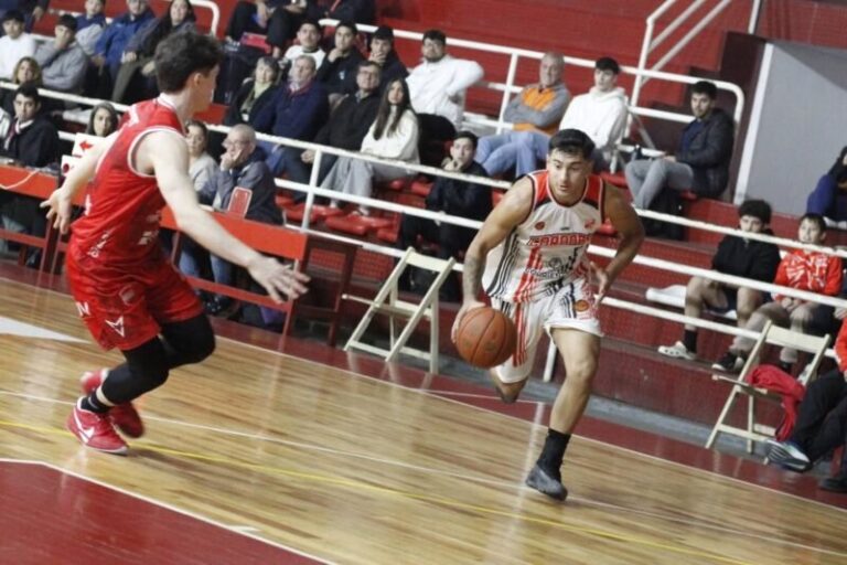 Partido de básquetbol de la Liga Federal entre Club Córdoba y Cultural en Santa Sylvina