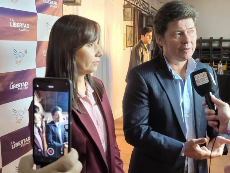 Lisandro Almirón durante el Congreso Regional de La Libertad Avanza en Chaco