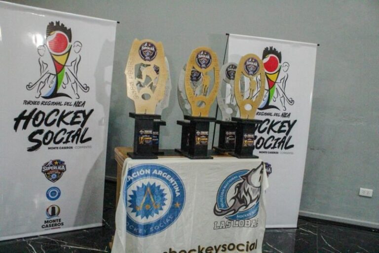 Conferencia de prensa en Monte Caseros con autoridades municipales y dirigentes deportivos anunciando el Regional NEA de Hockey Social