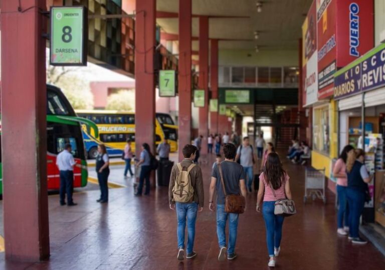 Turistas en los esteros del Iberá durante el fin de semana largo
