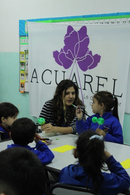 Niños del EJI N° 17 Manuelita participan en taller de arte con el colectivo Ñande Arte en Corrientes