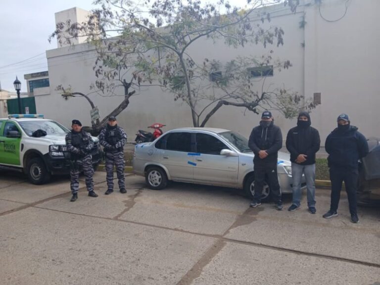 Operativo policial en Esquina con detenidos y vehículos secuestrados