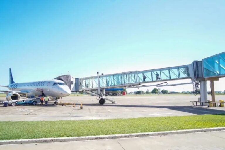 Aeropuerto Fernando Piragine Niveyro de Corrientes