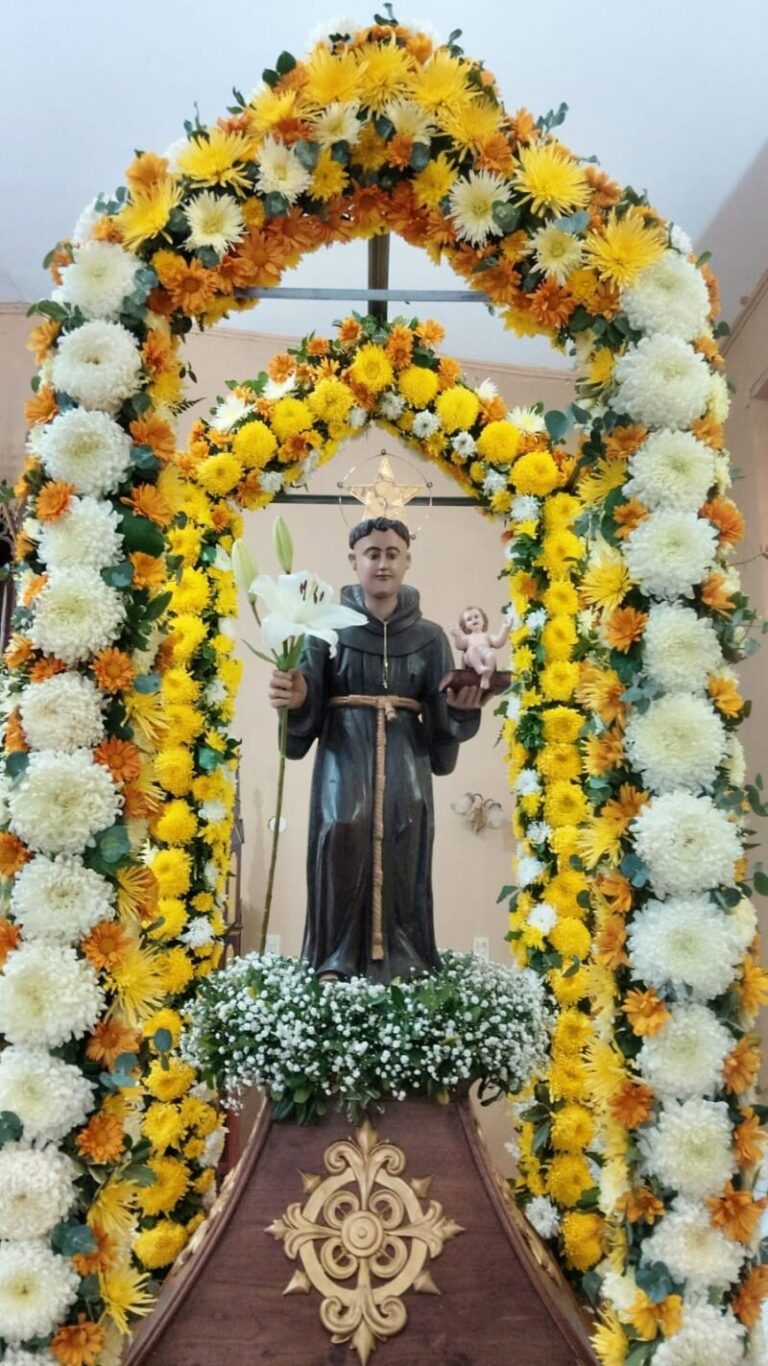 Reliquia de San Antonio de Padua en ceremonia de entronización en Berón de Astrada