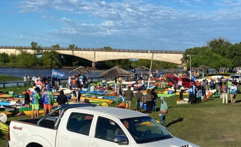 Travesía en kayak por el río Corriente desde San Isidro hasta Esquina