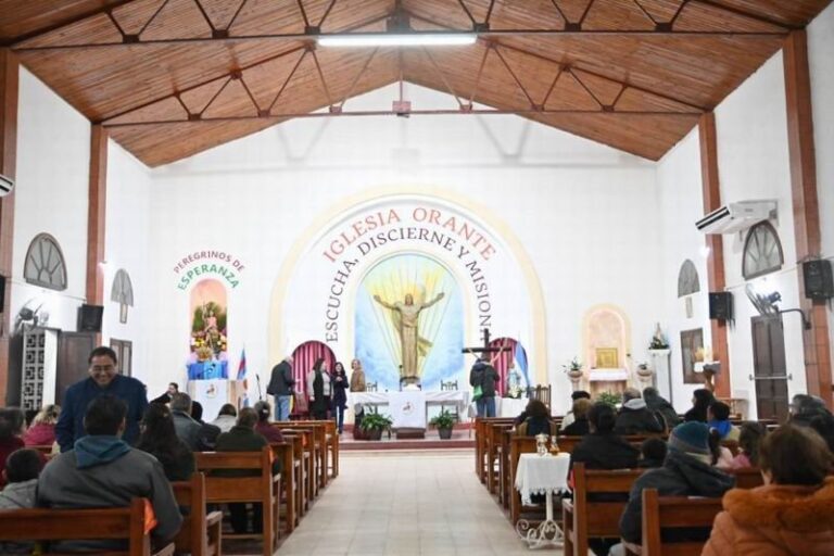 Procesión con antorchas en la festividad de San Juan Bautista en Corrientes