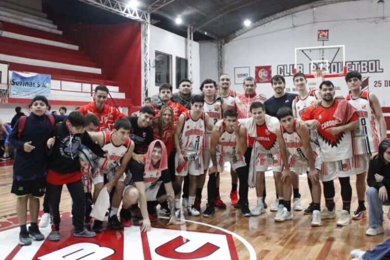 Partido de básquetbol de la Copa Palacio en Corrientes