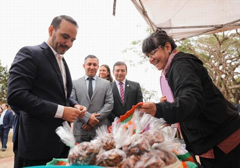Gobernador Juan Pablo Valdés habla ante intendentes en Mburucuyá