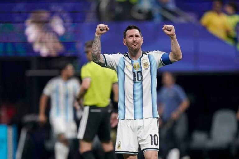 Jugadores de la Selección Argentina celebrando un gol durante el partido contra Egipto en el estadio Lusail