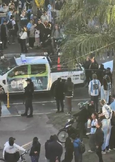 Dispositivo policial en la Costanera de Corrientes durante evento deportivo