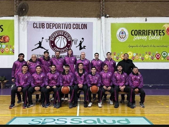 Equipo de básquet de Colón durante un partido de la Copa Palacio