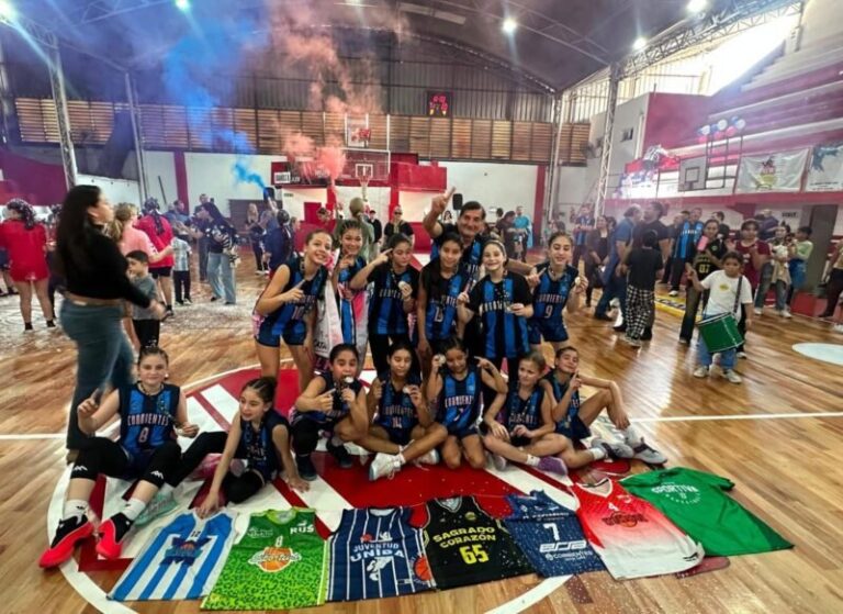 Plantel de la Selección de Corrientes de Mini femenino campeón Argentino de Federaciones