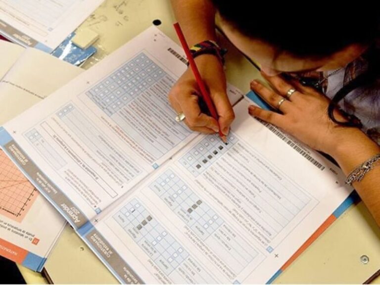 Estudiantes en un aula de Corrientes durante la Evaluación Aprender