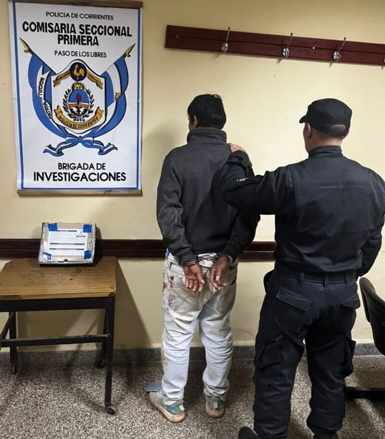 Policía en la escena del crimen en Paso de los Libres