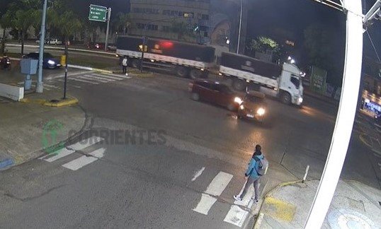 Cruce de avenida 3 de Abril y calle Mendoza en Corrientes, lugar del primer siniestro vial