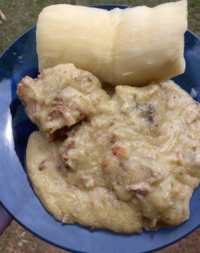 Plato de mbaipy típico correntino con carne y queso