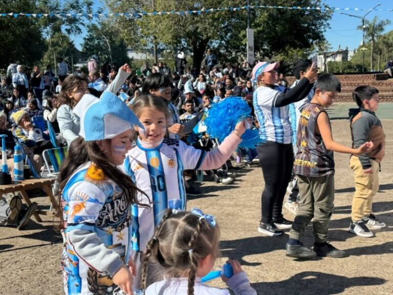Fan Fest en la rotonda Poncho Verde, Corrientes, con pantalla gigante y actividades para el partido de la Selección argentina