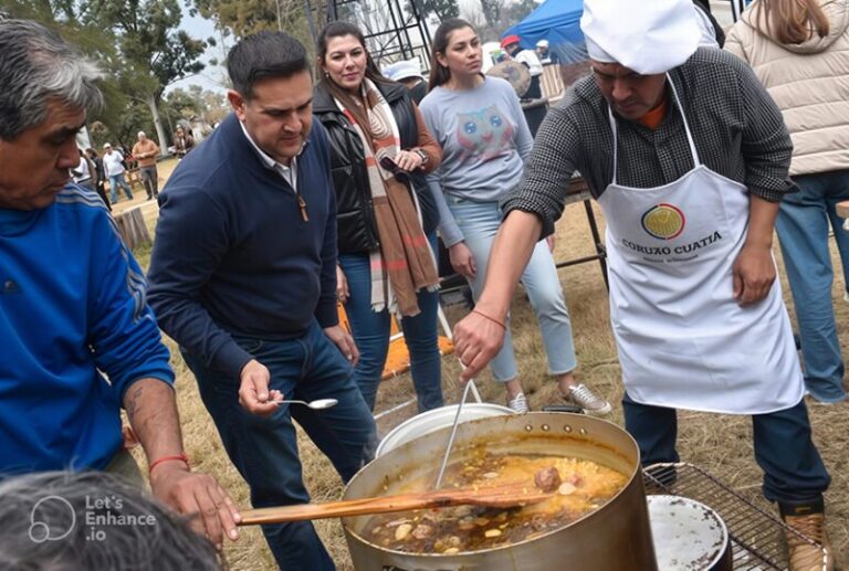 Fiesta Provincial del Locro en Curuzú Cuatiá con ollas y fogones